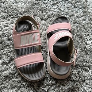 Nike Tanjun sandals
